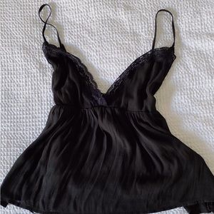 black tank top !! so comfy